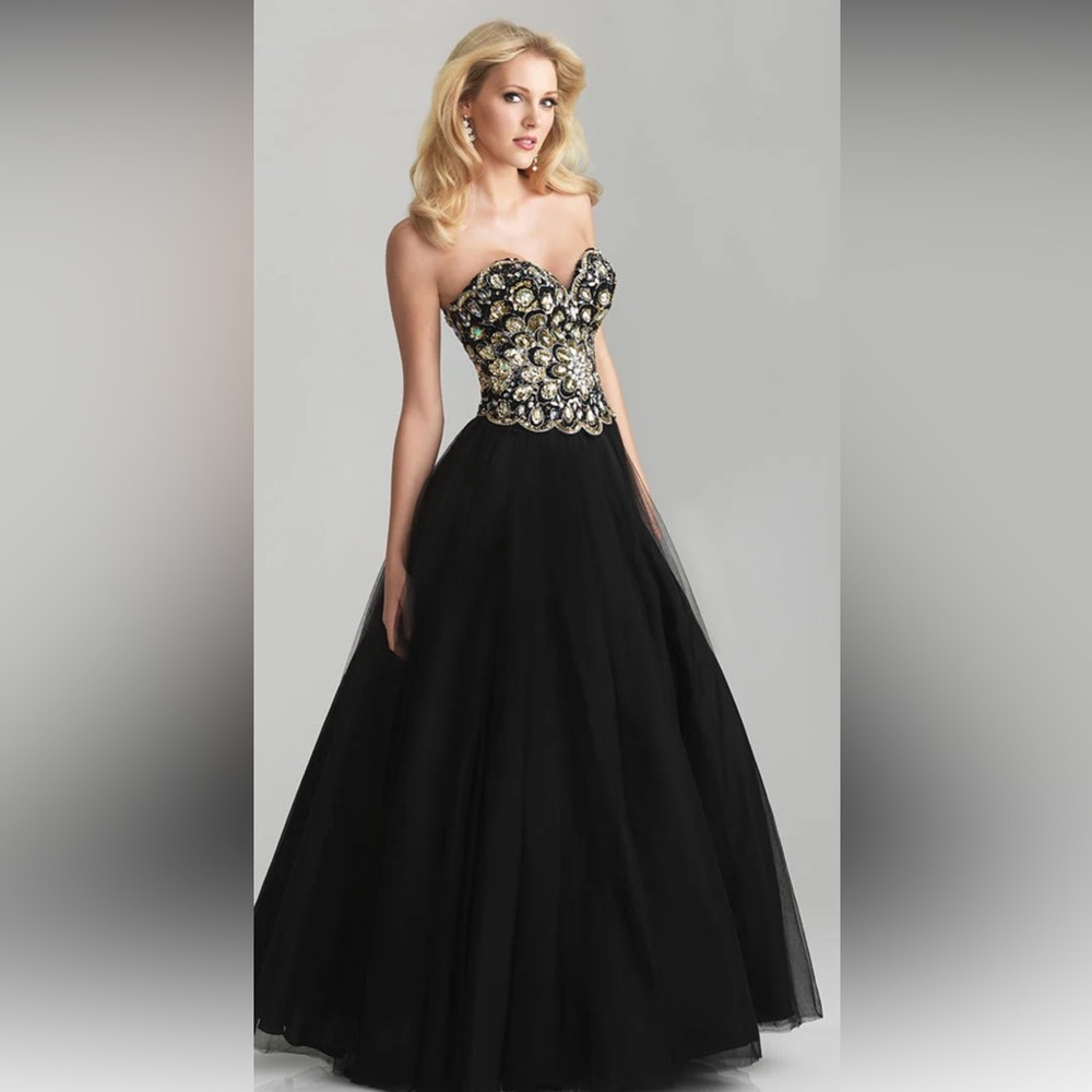 🖤 Ballgown by Night Moves 🖤